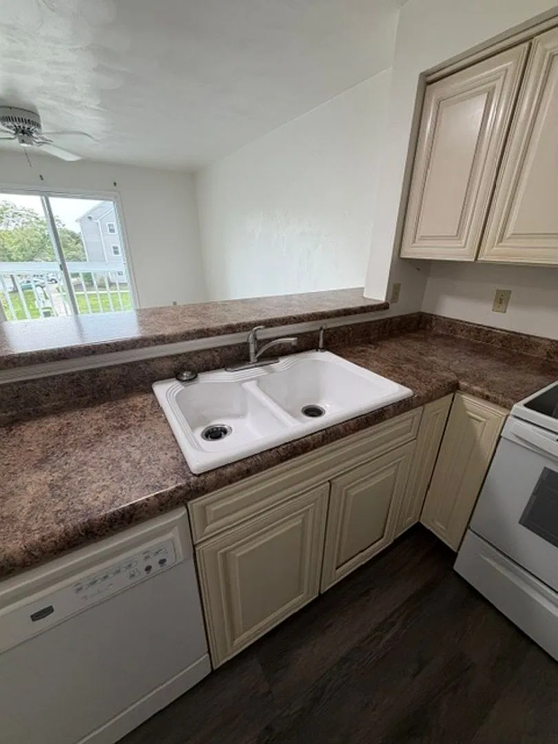 Spacious 4bd/2ba Apartment at Hunters Ridge Condominium — Photo 4