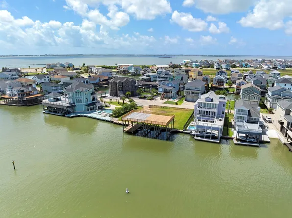 414 Jeanie Lynne Cir, Tiki Island, TX 77554