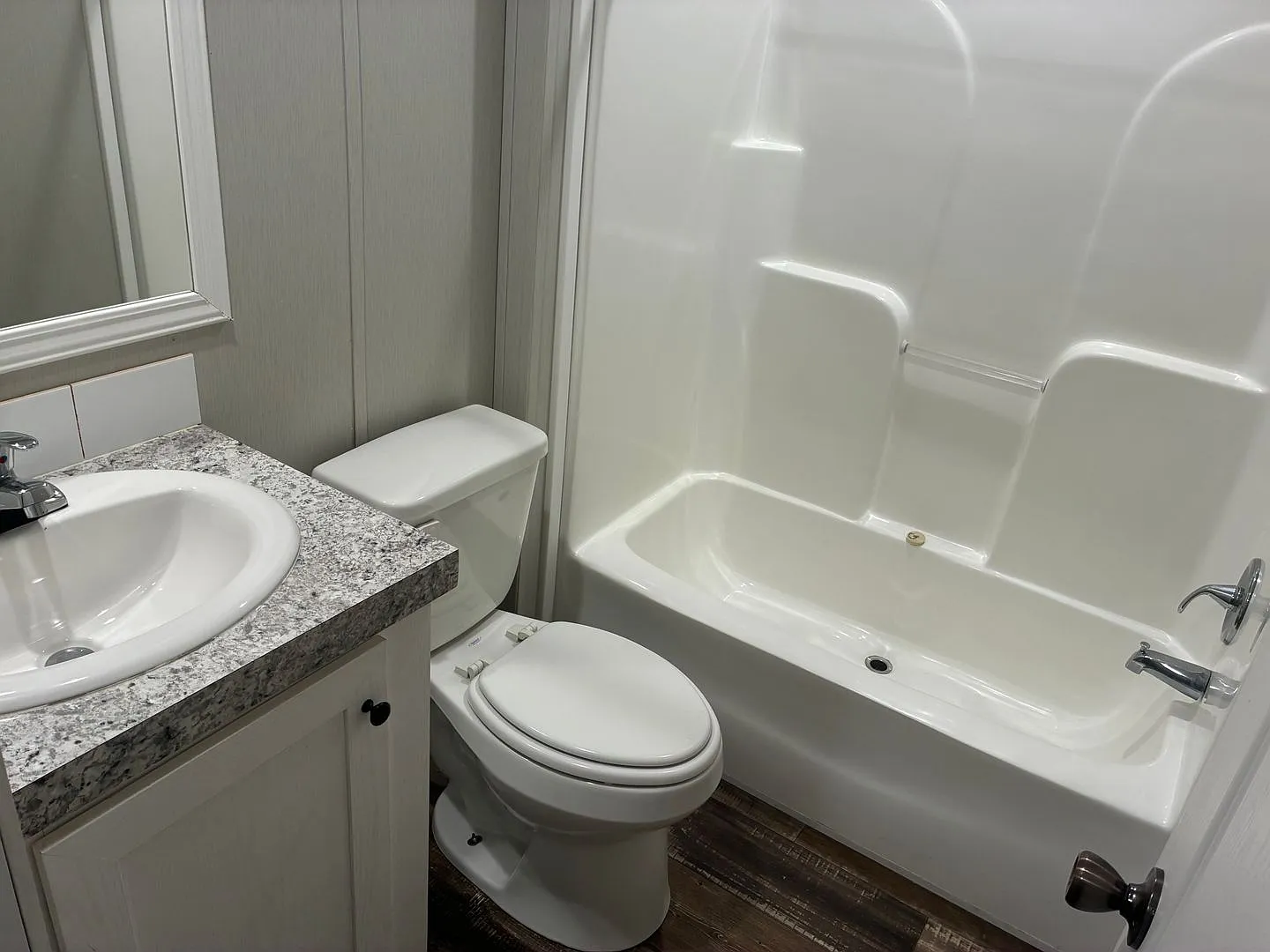 2BR/2BA Lakeland Mobile Home Convenient Location & Available Now — Photo 3