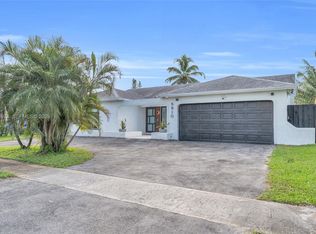 8810 NW 7th St, Hollywood, FL 33024