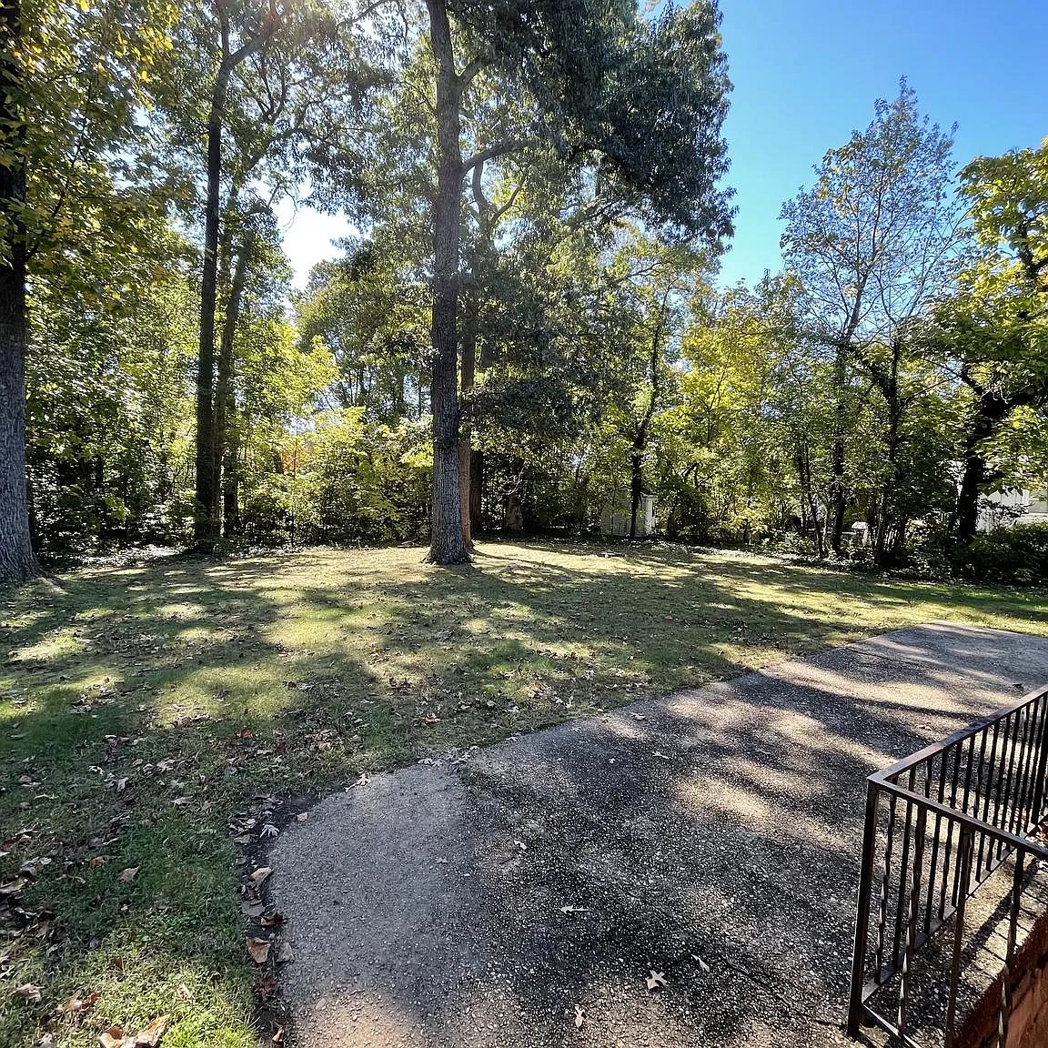 3 bed, 2.0 bath, 1626 sqft, $3,700 — Photo 3