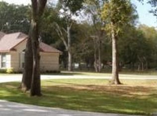 2107 Oakwood Dr, Lake Jackson, TX 77566