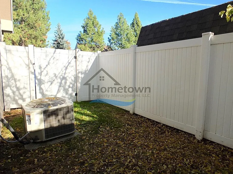 908 E Davis Ave — Photo 22