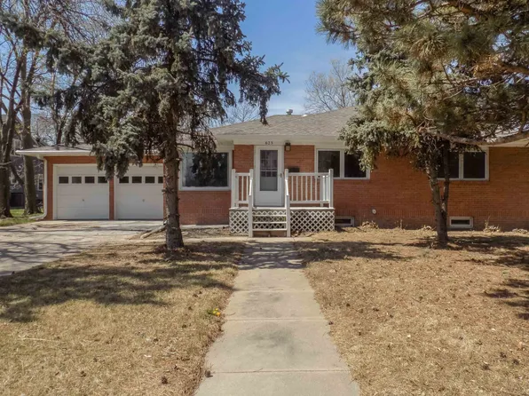 623 Burlington St, Holdrege, NE 68949