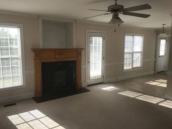 5th image of 2519 Surry Ln