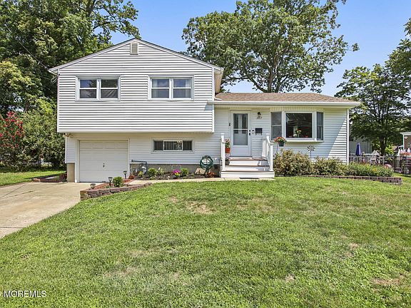 2nd image of 1117 Interlaken Avenue