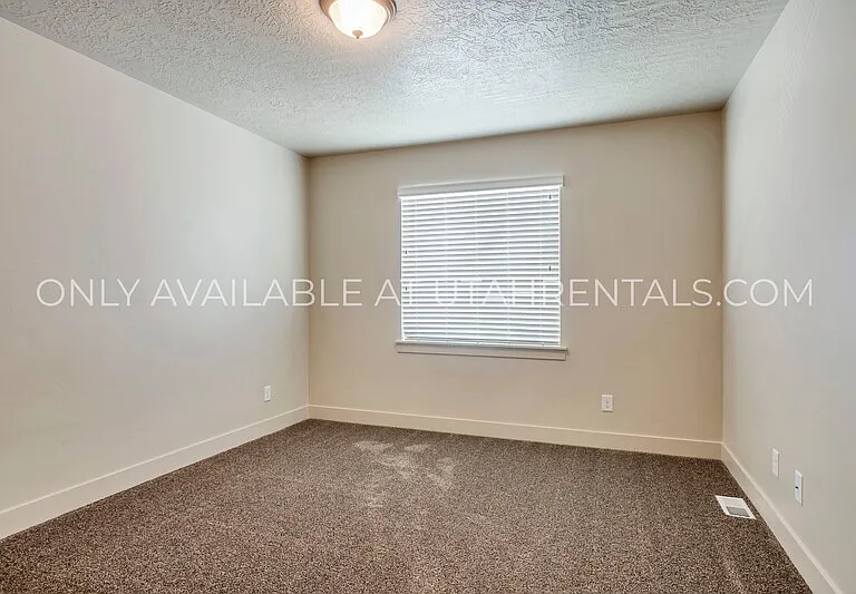 352 W 530 S — Photo 8