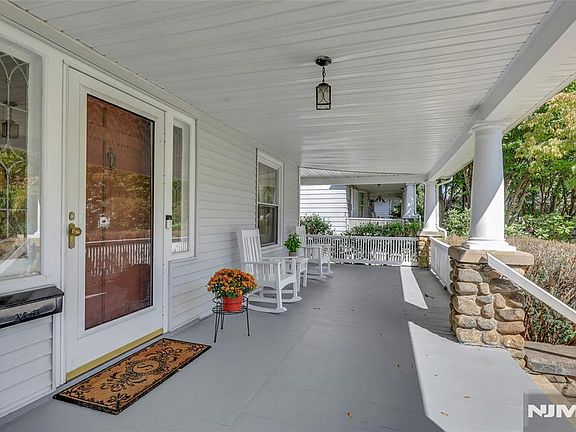 4th image of 144 Lincoln Avenue
