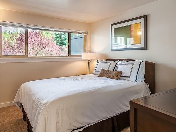 4th image of 3903 NE 45th St #304