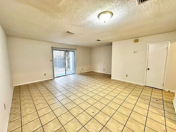 4th image of 21 Wright Parkway B