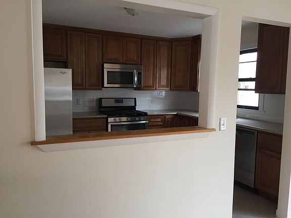5th image of 66 Cornelia St