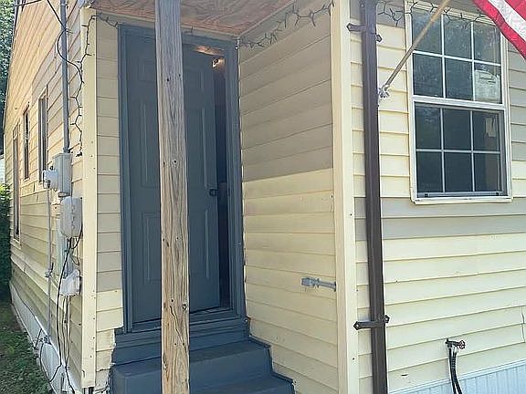 2nd image of 449 W 69th St