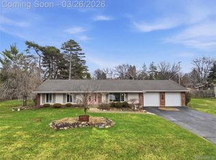 2707 Pine Ridge Rd, West Bloomfield, MI 48324