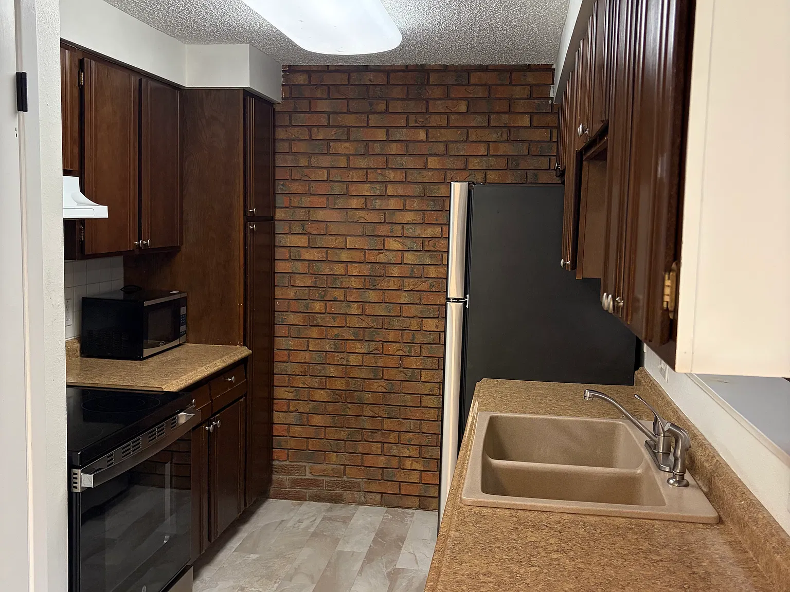 2 bed, 1100 sqft, $1,600 — Photo 3