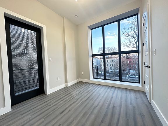 4th image of 856 Hancock St #3C