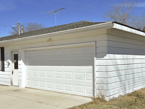 4th image of 420 Haskin Dr