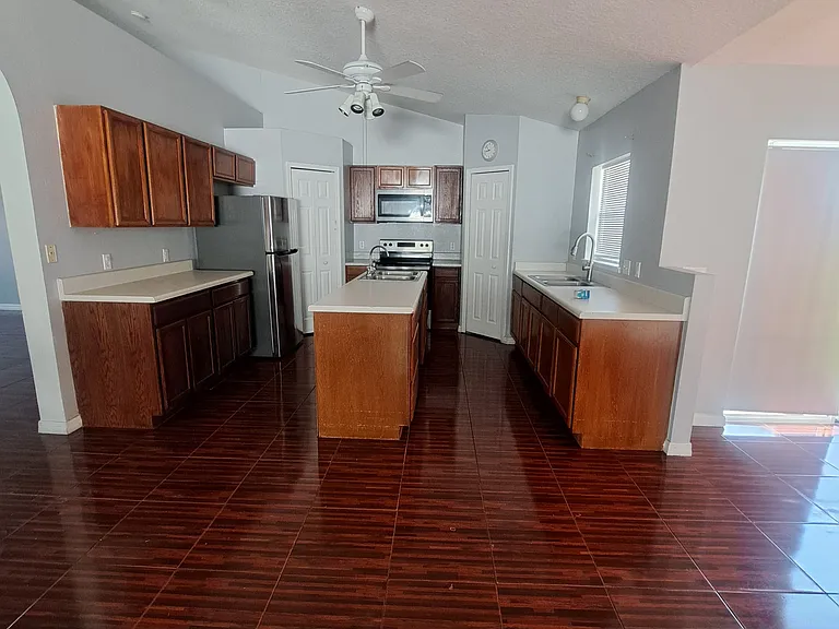 806 Alpine Ct — Photo 5