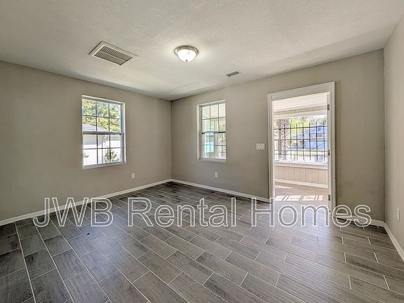 4th image of 1043 W 31st St