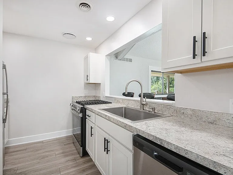 Wingate Apartments — Photo 39