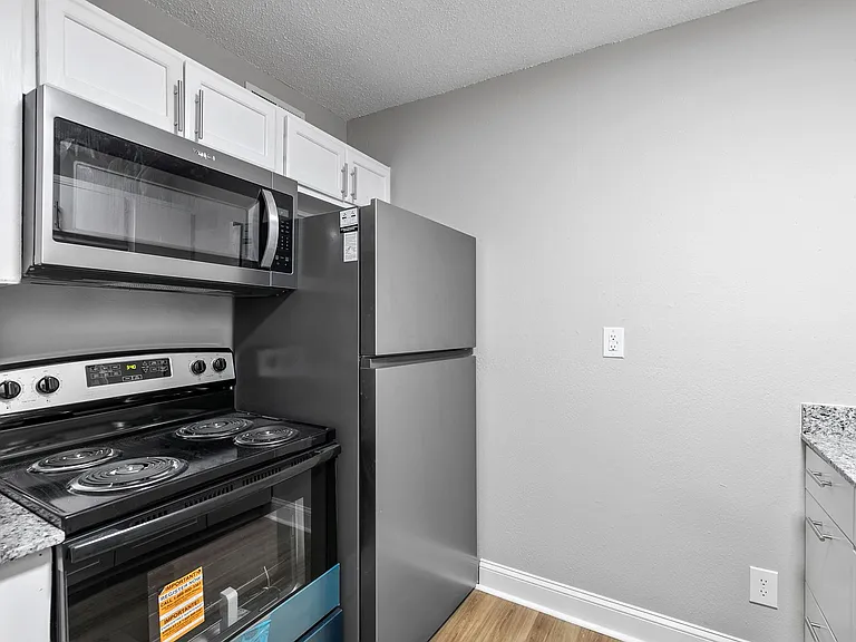 Pineview Apartments — Photo 25