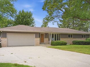 181 Highview Dr, Cedarburg, WI 53012