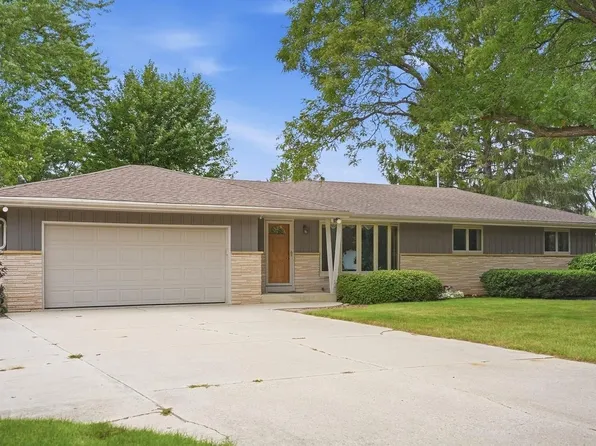 181 Highview DRIVE, Cedarburg, WI 53012