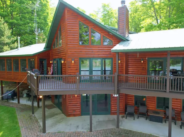 164 Stanley Lake Dr, Iron River, MI 49935