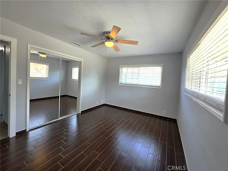 221 E Maple St — Photo 16