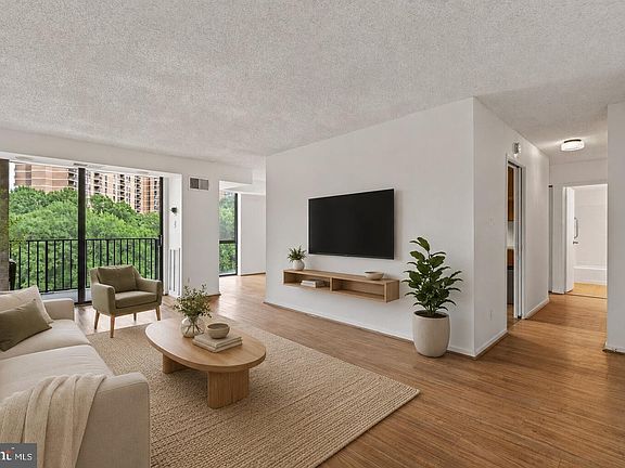 3rd image of 2300 Pimmit Dr APT 712