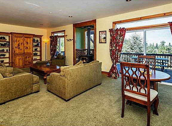 4th image of 318 Emerald Dr