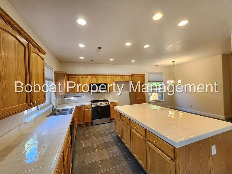 1240 Flintwood Dr — Photo 8
