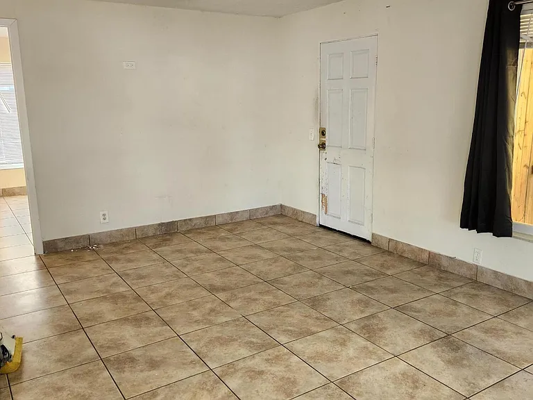 1102 James Rd — Photo 12
