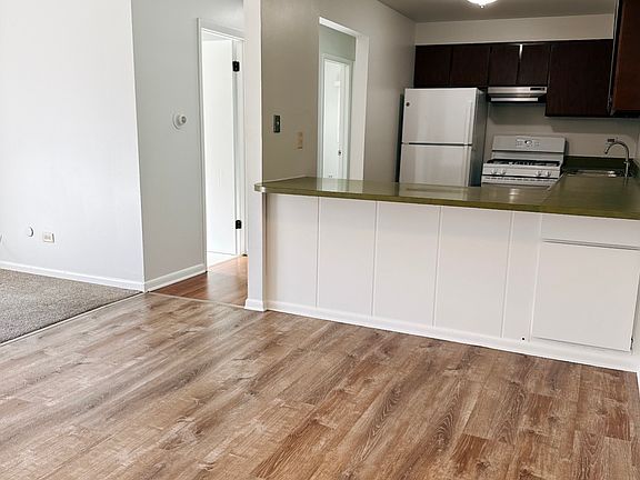 2nd image of 124 W Washington St APT 212