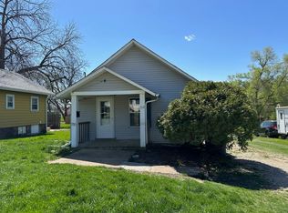 912 Lewis Ave, Des Moines, IA 50315