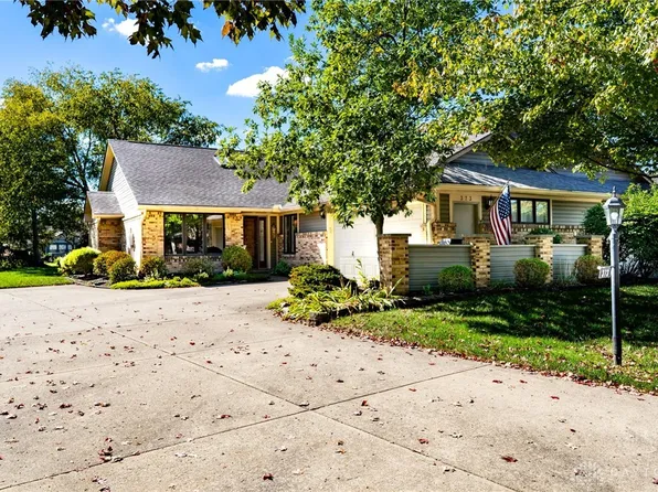 373 Weathersfield Dr, Dayton, OH 45440