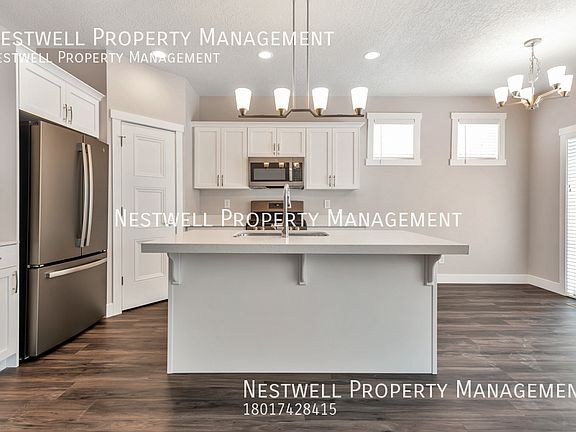 3rd image of 1324 E Weyburn Ln