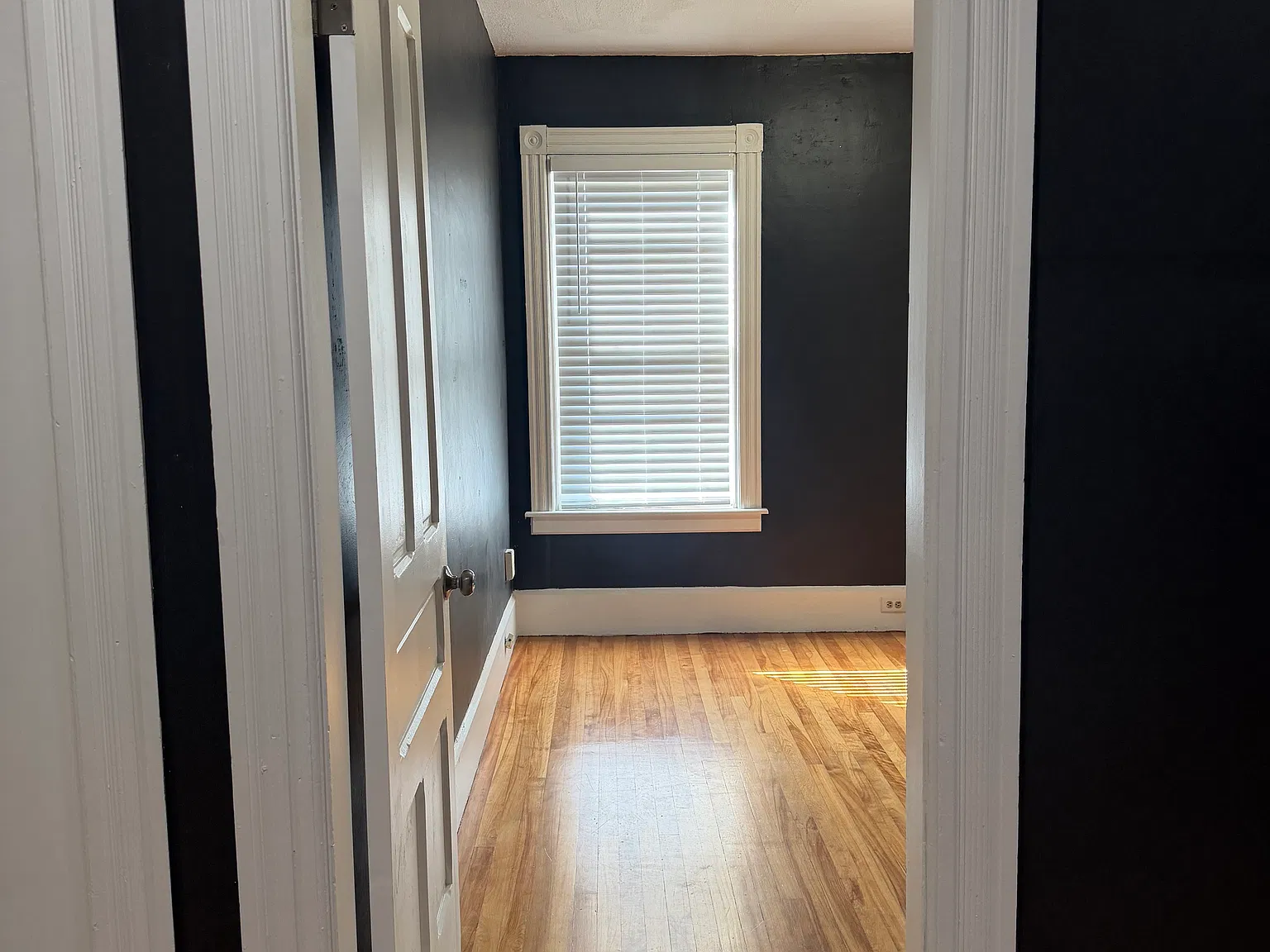 3 bed, 1400 sqft, $2,500 — Photo 2