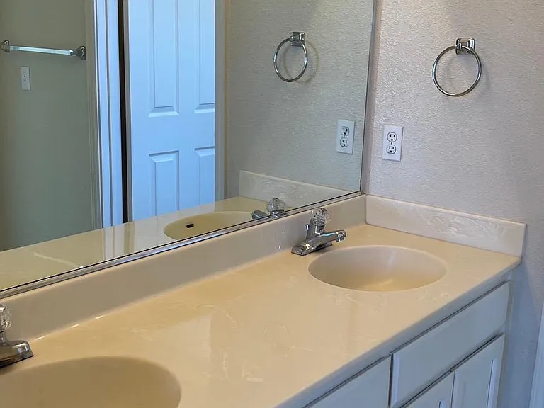 Detailed view of the 2nd full bathroom.