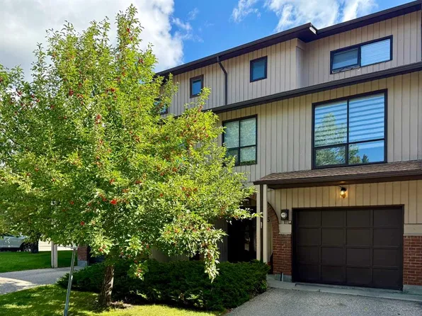 58 W Canterbury Gdns SW, Calgary, AB T2W 2S9