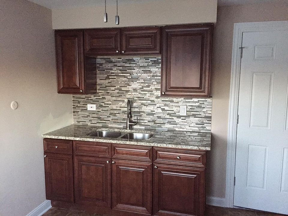 2nd image of 7509 Southwest Hwy APT 1