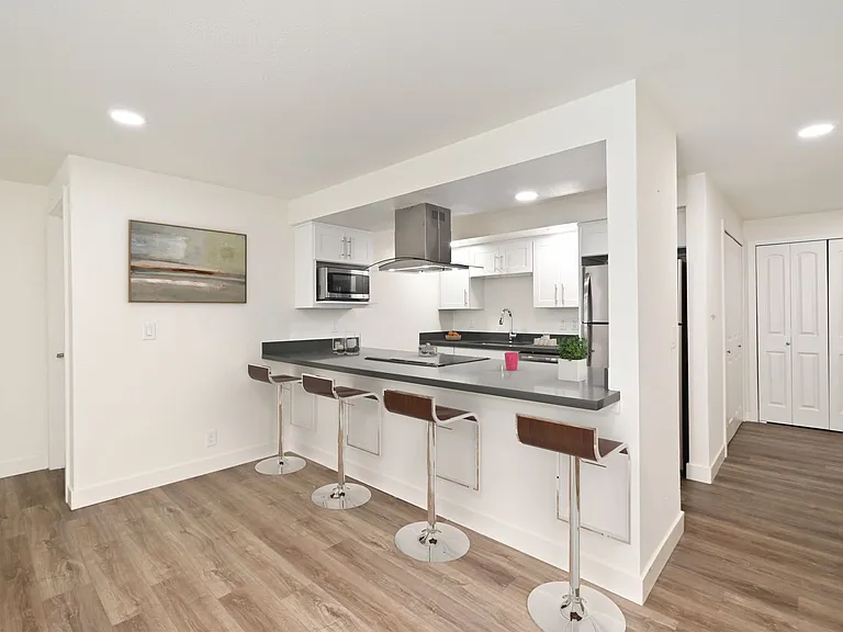 Maple Leaf Residences — Photo 24