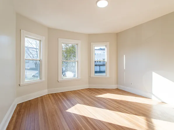 18 Fitzhenry Sq, Revere, MA