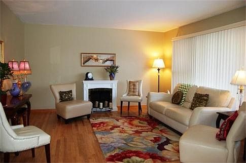 2nd image of 406 Langley Ct