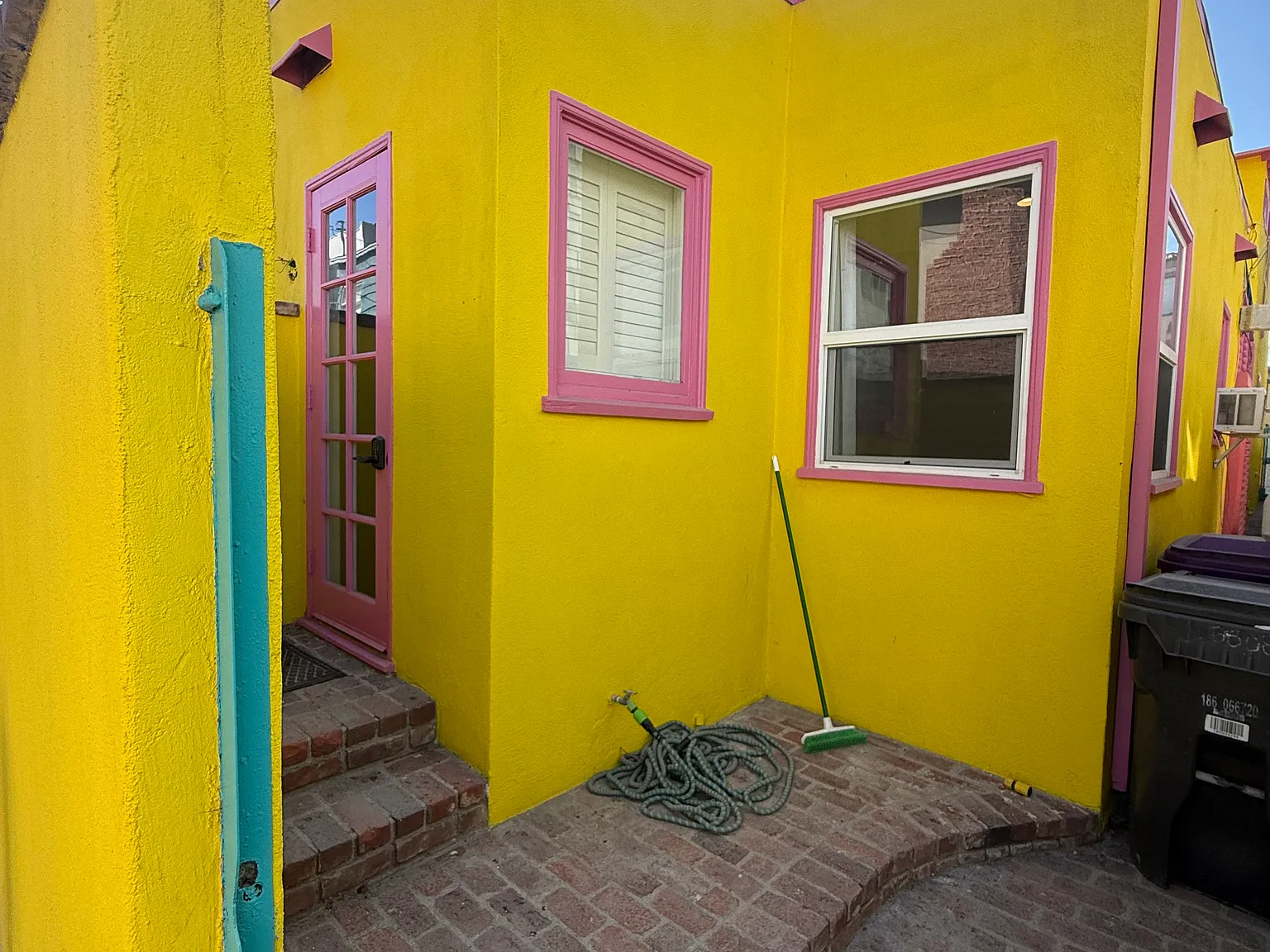 Studio, $2,600 — Photo 1