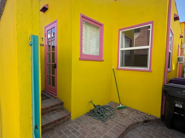 26 1/2 S 65th Pl, Long Beach, CA 90803