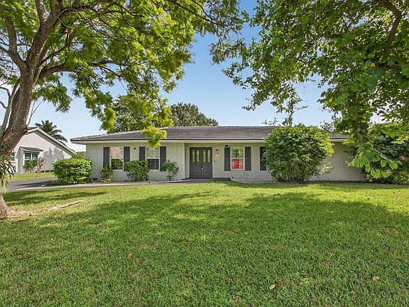 5th image of 2421 NW 114th Avenue