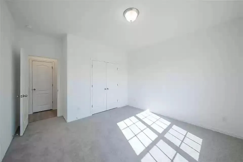 4 bed, 2681 sqft, $3,099 — Photo 3