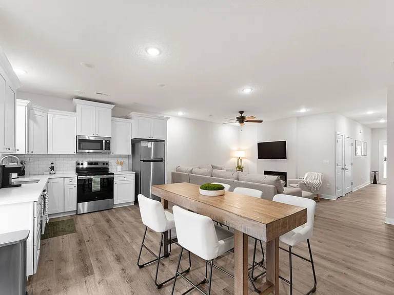 Sandstone Pointe Townhomes — Photo 16