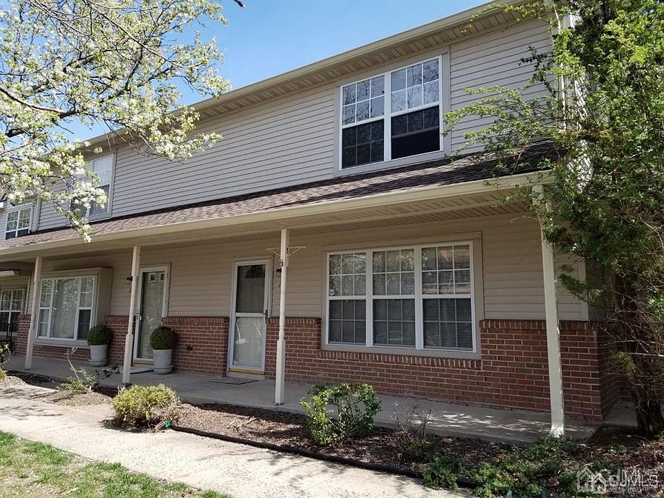 1st image of 121 Sassafras Ct