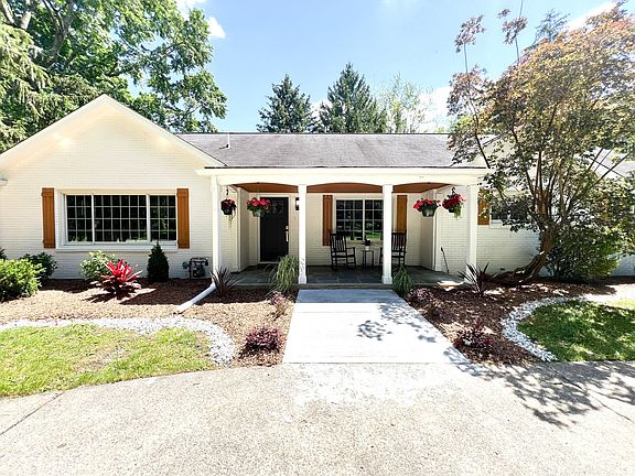 3rd image of 1045 Collingwood Dr